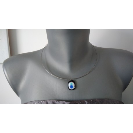 collier de verre fusing noir blanc et bleu