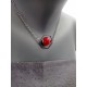 Collier perle rouge nid d'abeille céramique sur chaine d'acier inoxydable.