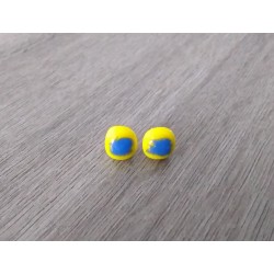 Boucles d'oreilles puce verre fusing jaune et bleu.