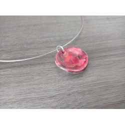 Pendentif nébuleuse en faïence émaillé rouge et recouvert de verre fusionné