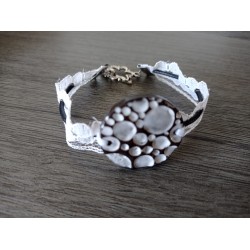 Bracelet blanc faïence noir artisanale sur cuir noir, dentelle et acier inoxydable made in france vendée