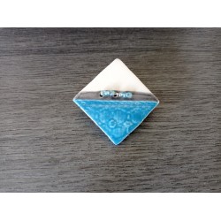 Broche turquoise crème en faïence artisanale sur acier inoxydable made in france vendée