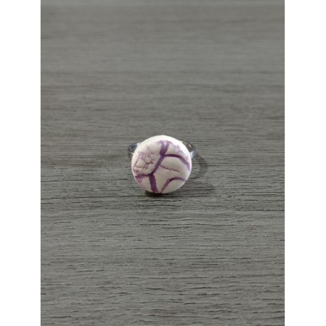 Bague blanche et violette impression dentelle céramique créatrice vendée