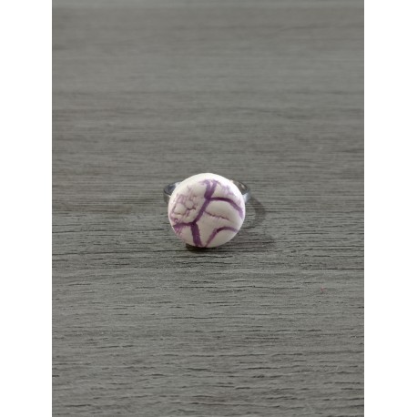 Bague blanche et violette impression dentelle céramique créatrice vendée