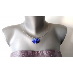 Pendentif femme en verre fusing millefiori coloris bleu créatrice bijoux artisanaux vendée