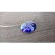 Pendentif femme en verre fusing millefiori coloris bleu foncé créatrice bijoux artisanaux vendée