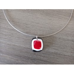 Collier de verre fusing rouge sur base noir et blanche