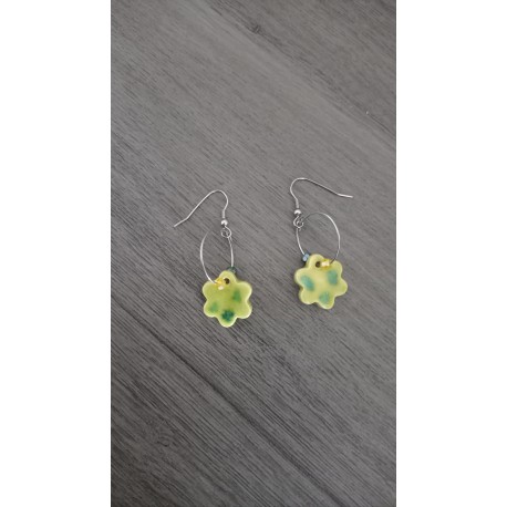 Boucles d'oreilles céramique fleurs créoles vertes