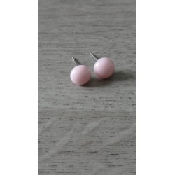 Boucles d'oreilles puce verre fusing bleu.