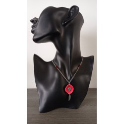 Collier rouge coquelicot sur chaine création artisanale faïence motif florale