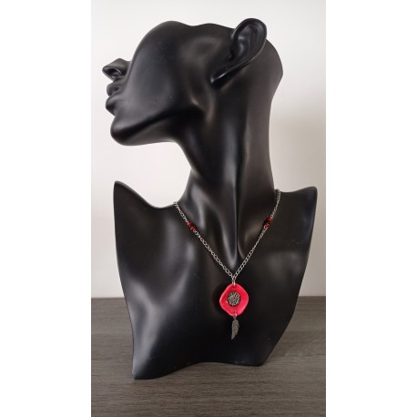 Collier rouge coquelicot sur chaine création artisanale faïence motif florale