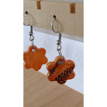 Boucles d'oreilles céramique orange fleurs