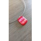 Pendentif rouge transparent aux reflets de verre dichroic en fusing création artisanale vendée