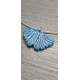 Collier ginko biloba en faïence sur tour de cou d'acier inoxydable.