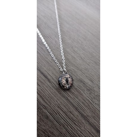 Pendentif noir violine à effets en verre fusing dichroic création artisanale vendée