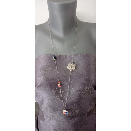 White and black earthenware jumper on anallergic stainless steel