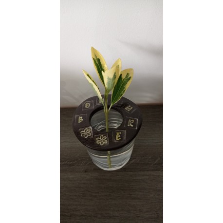 Bobèche, support pour bouturage à poser sur verre standard ou pot à confiture. Création artisanale en faïence brune émaillé