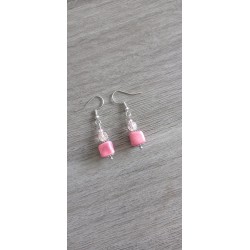 Jolies petites boucles d'oreilles de faïence céramique rose