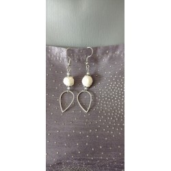 Boucles d'oreilles asymétriques céramique blanches