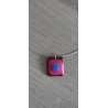 collier de verre fusing noir, rouge et bleu